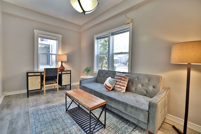 Building Photo - Lyndale Livings