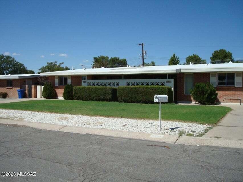Primary Photo - 5809 E North St