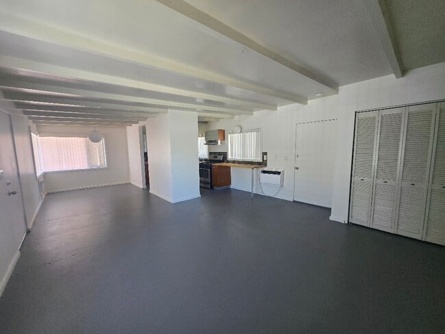 Building Photo - 540 S Mountain View Dr