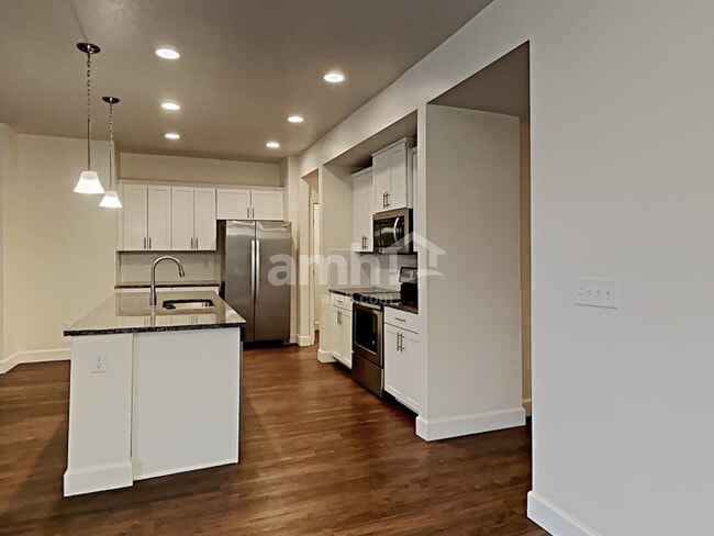 Building Photo - 302 E Sicily Dr