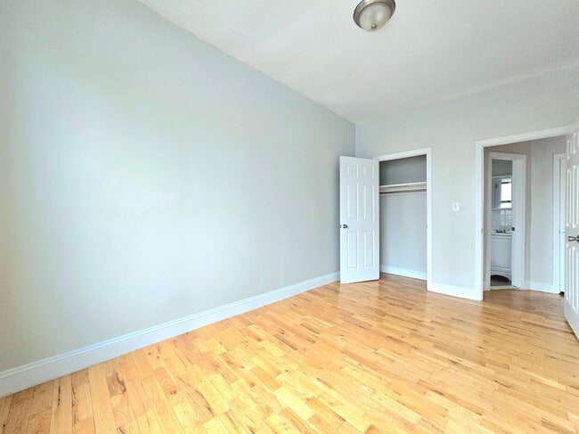 Building Photo - 184 Nagle Ave
