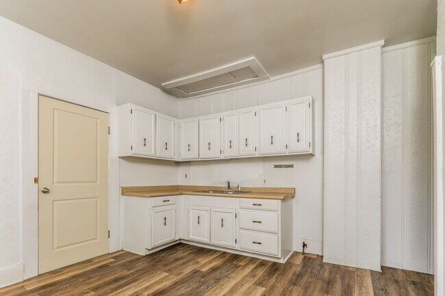 Foto del edificio - 215-217 Warren Dr.