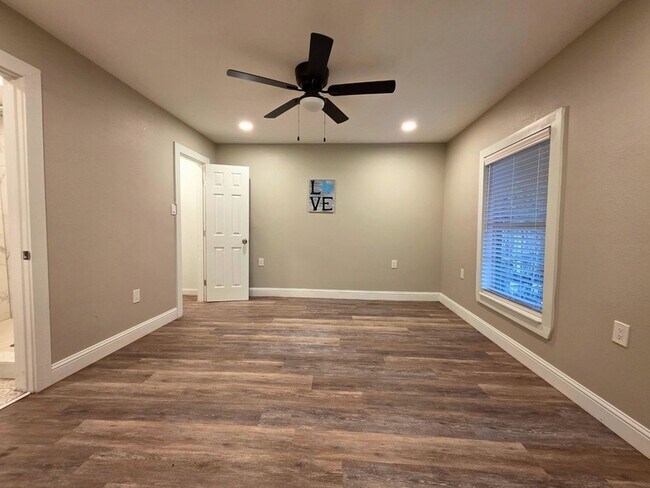 Foto del edificio - 3913 Chenault St