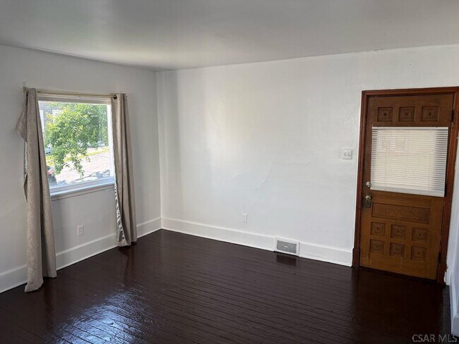 Foto del edificio - 926 Bloom St