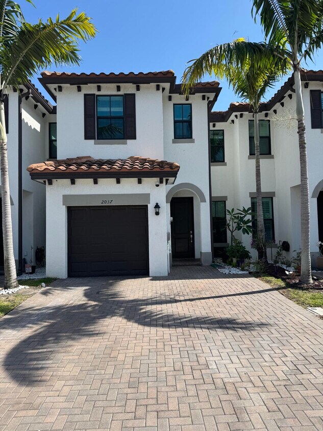 Foto principal - 2037 Oysterwood Ln