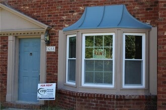 Building Photo - 1233 Sweet Pine Dr
