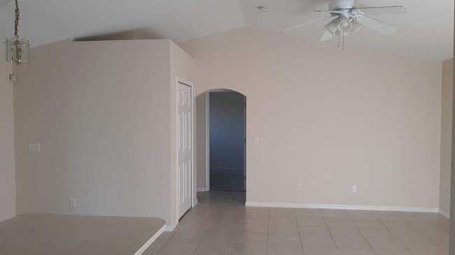 Foto del edificio - Nice  3 bedroom 2 bathroom off Gator Circle