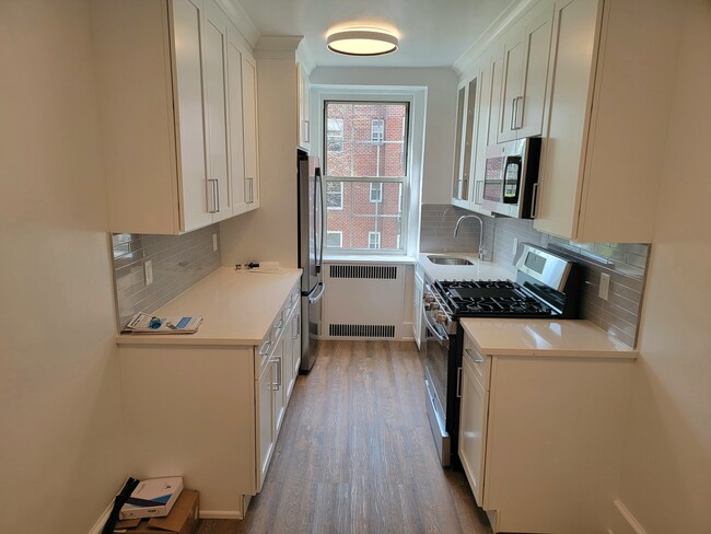 Building Photo - 253 Garth Rd