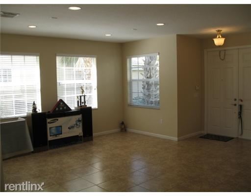 Building Photo - 9021 Alexandra Cir