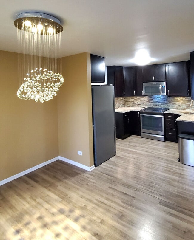 Building Photo - 2629 College Hill Cir