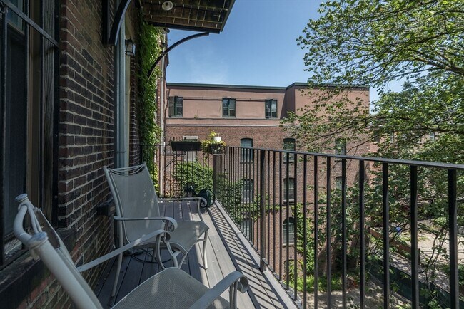 Foto del edificio - 1662 Washington St