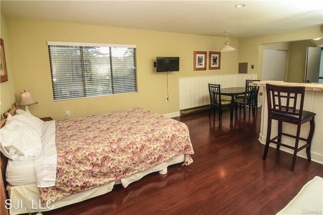 Building Photo - Studio, 1 bath House - 250 Tucker Ave, #6