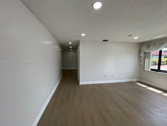 Foto del edificio - 1727 SW 136th Pl
