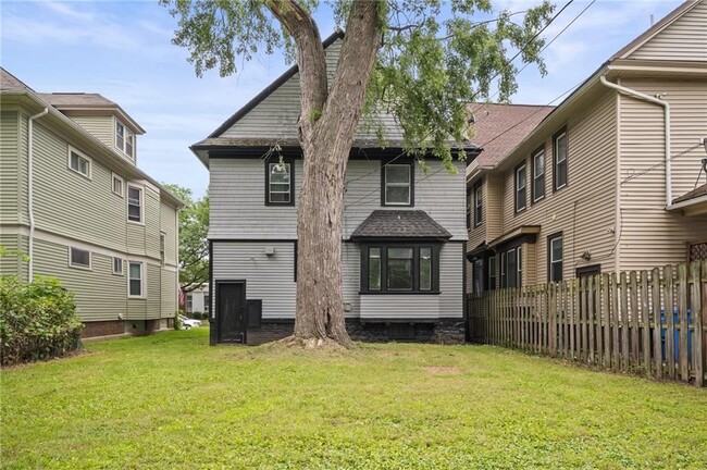 Building Photo - 117 Kenwood Ave