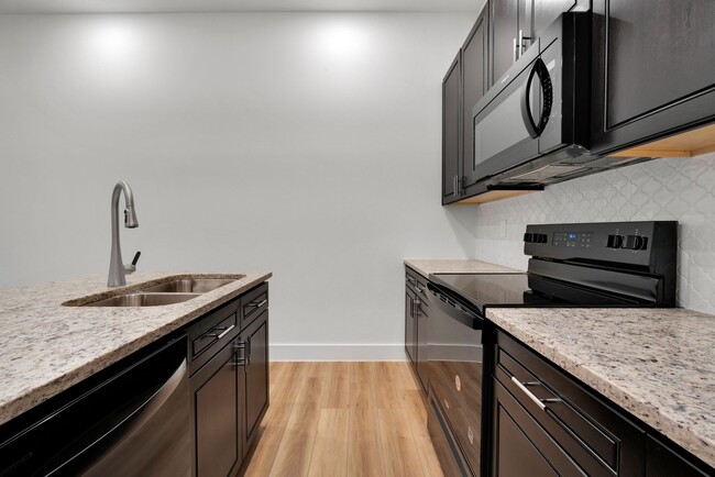 Building Photo - 5154 Kelwood St