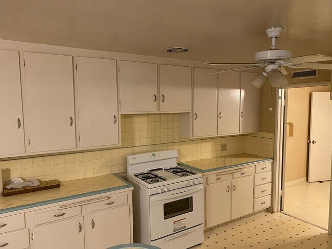 Foto del edificio - 1260 W Poplar Ave