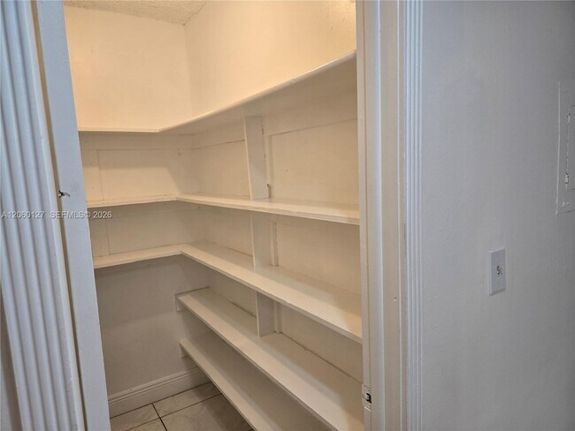 Foto del edificio - 6200 W Flagler St