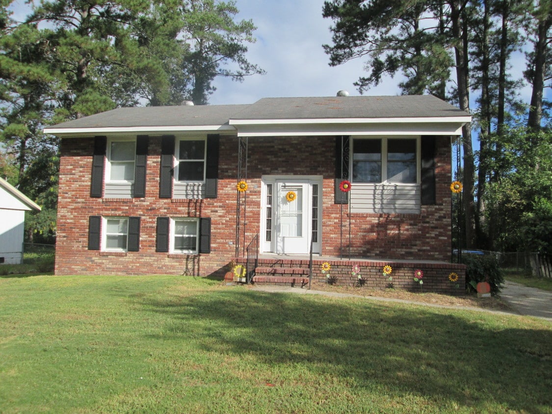 Primary Photo - 1617 Apple Valley Dr