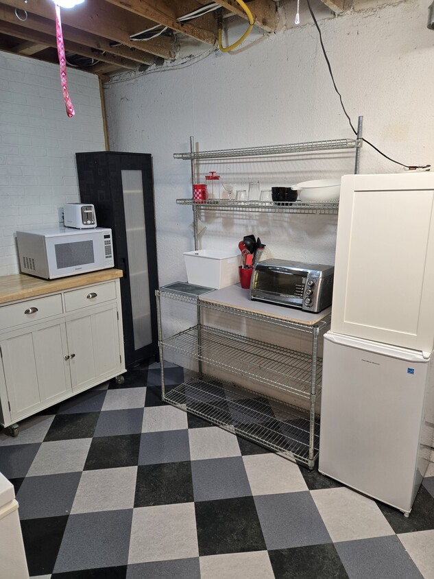 Kitchenette and laundry room - 2700 Battleford Rd