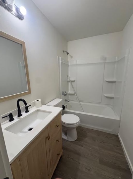 Building Photo - 512-512 S County Rd