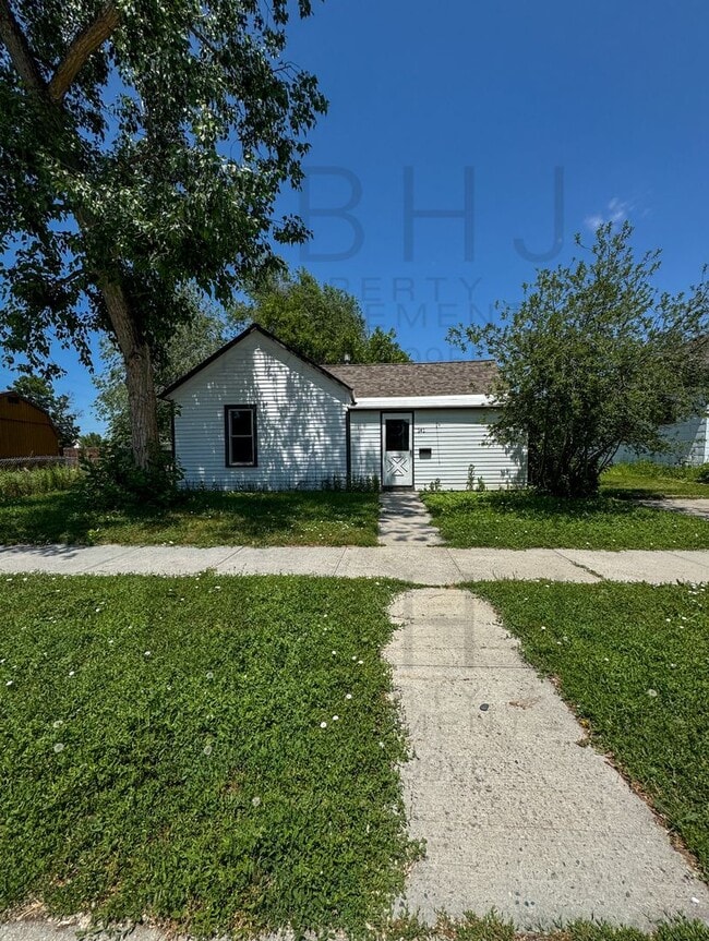 141 W 7th St
