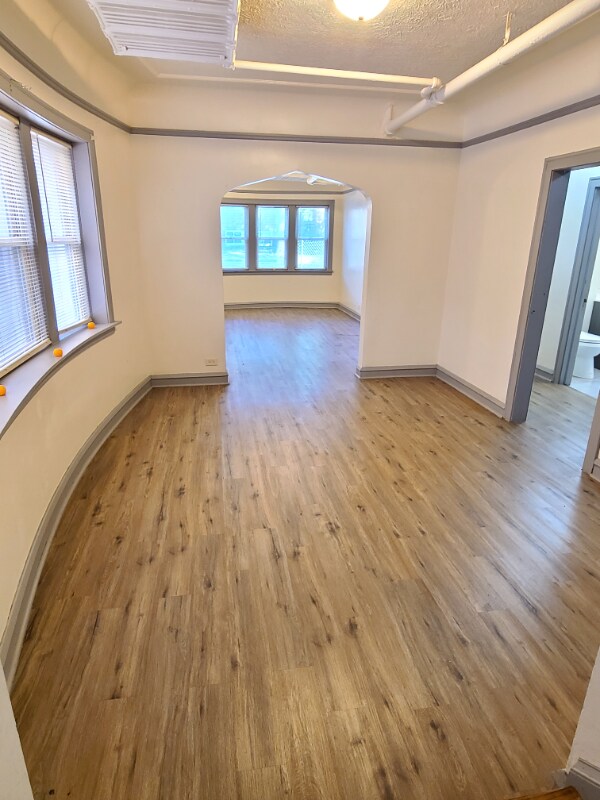 Building Photo - 834 N Massasoit Ave