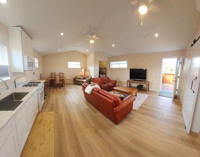 Building Photo - 1 Bed 1 bath Brand new home in Los Osos-All utilities included