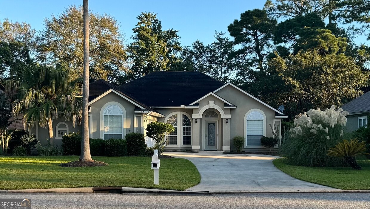 Primary Photo - 204 Cardinal Cir W