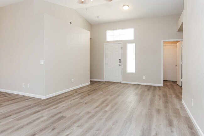Building Photo - 524 Stonehurst Dr