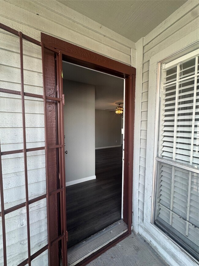 Foto del edificio - 9350 Country Creek St