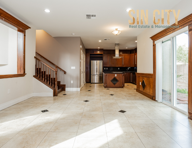 Building Photo - Spacious 5 Bedroom Home with 3355 sq ft in...