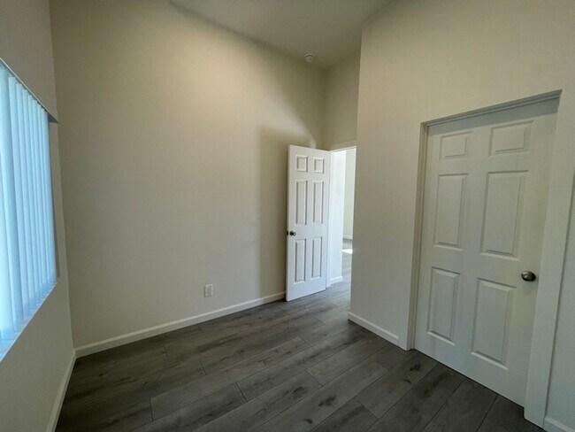 Foto del edificio - 4211 Black Mountain Rd