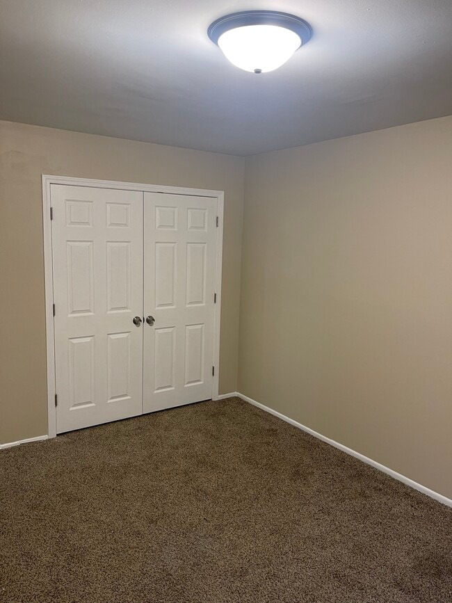 Building Photo - 802 Sandra Dr