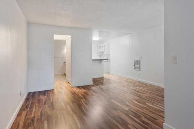Building Photo - 0 bedroom in Redmond WA 98052