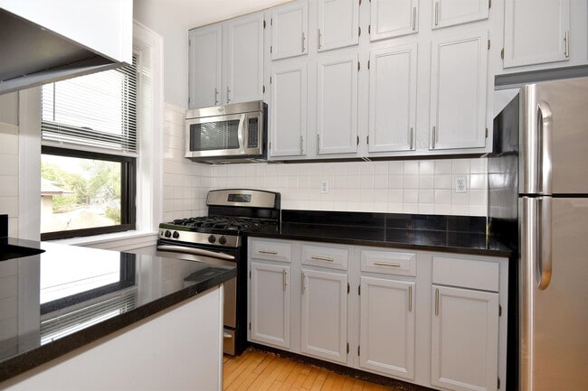 Building Photo - 346 S Harvey Ave