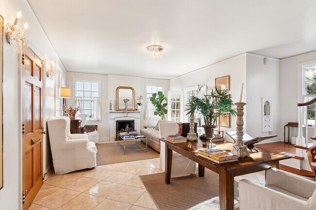 Foto del edificio - 439 Betz Pl