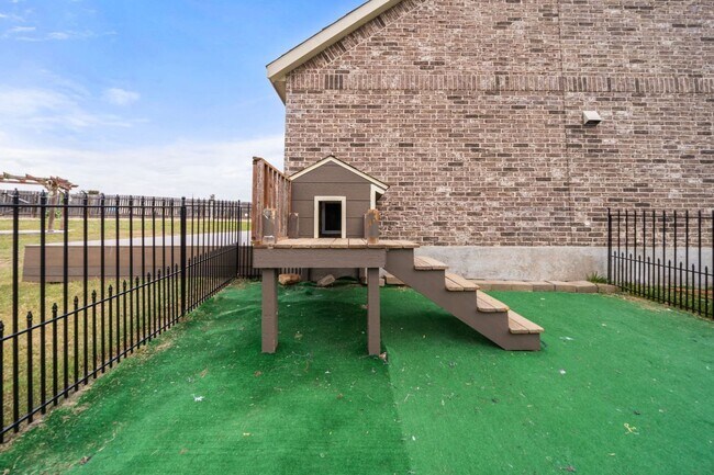 Building Photo - 6905 Etna Way