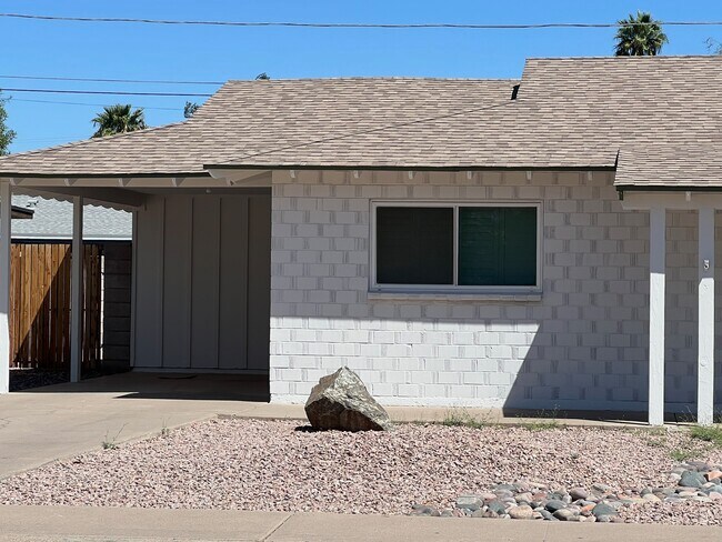 Foto del edificio - 8608 E Highland Ave