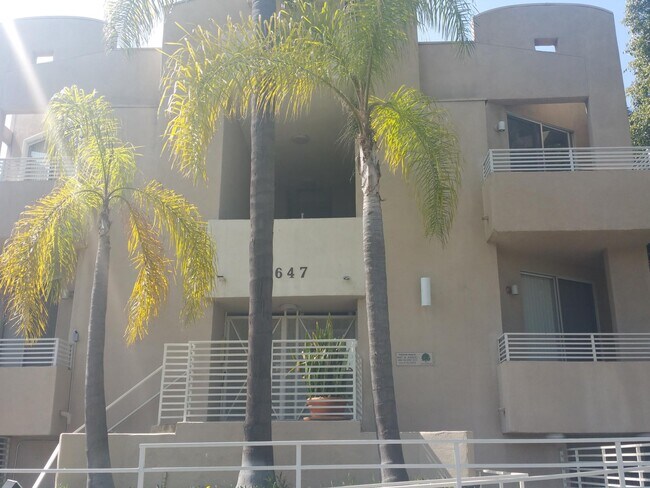 Building Photo - 3647 Empire Dr