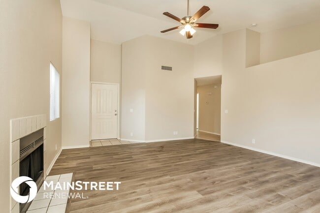 Building Photo - 6530 W Cinnabar Ave