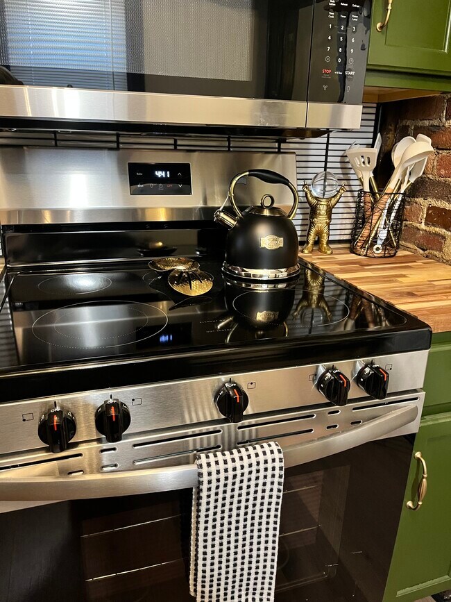 New oven - 1147 Dietz Ave