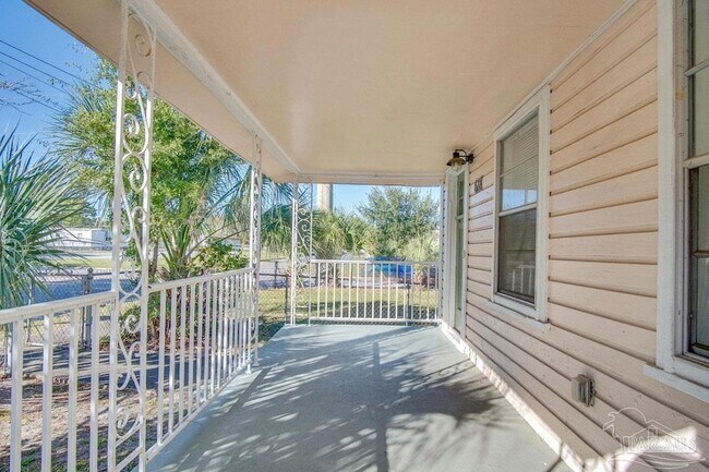 Foto del edificio - 618 N B St