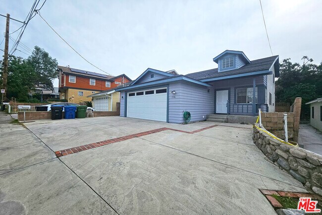 Foto del edificio - 7556 Thousand Oaks Dr