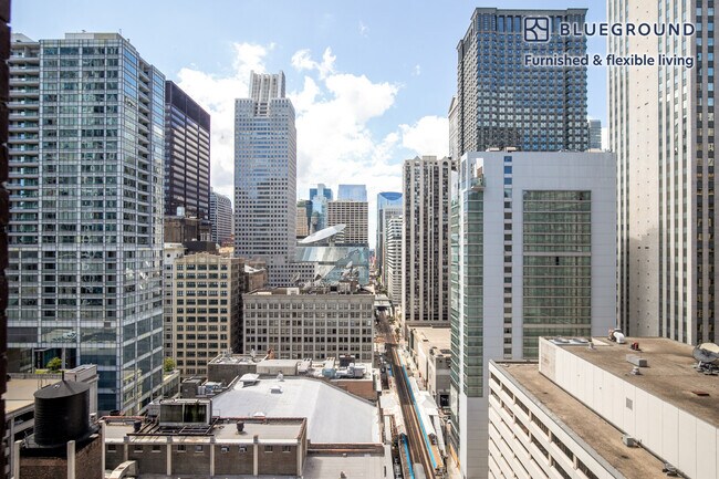 Foto del edificio - 63 E Lake St