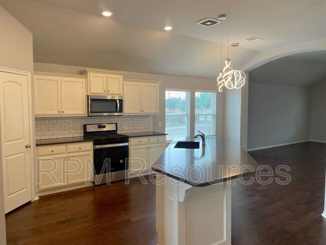 Building Photo - 449 Compass Dr
