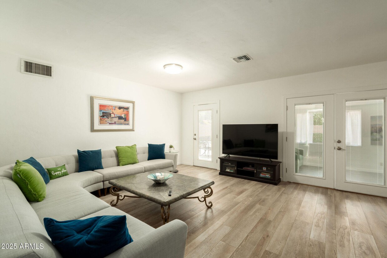 Foto principal - 3501 E Hazelwood St