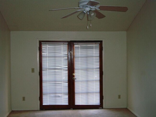 Foto del edificio - 4BR/2.5BA Townhome w/ Private Yard Near Downtown Tucson