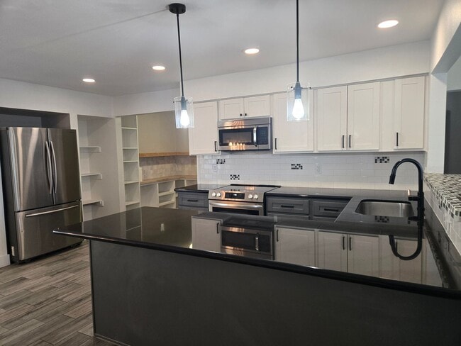 Foto del edificio - Coming Soon! ?Beautiful 4 bed, 2 bath Home, NO HOA! (Available 05/15/26)