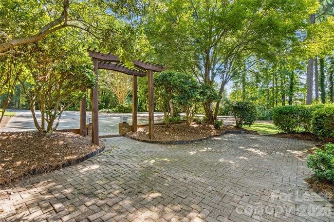 Building Photo - 118 Revere Dr