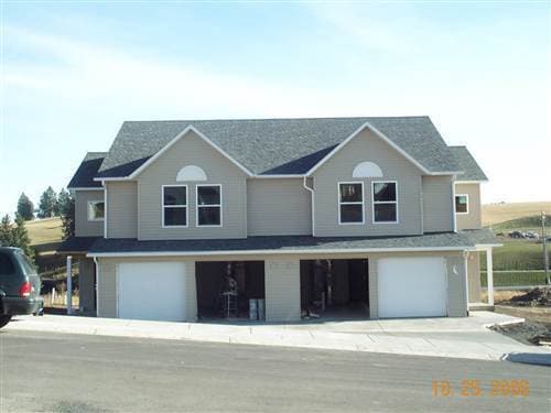 Primary Photo - 3 Bed, 2.5 Bath on Sunnyside Hill!